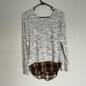 Long sleeve grey shirt with plaid accents